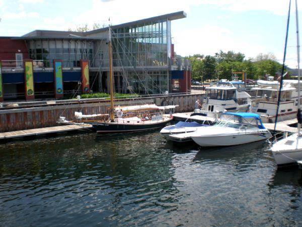 Leahy Center Lake Aquarium.jpg - Leahy Aquarium